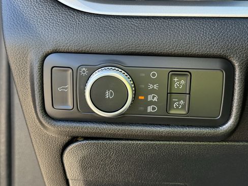 Used 2021 Ford Explorer XLT w/ Equipment Group 202A image 24