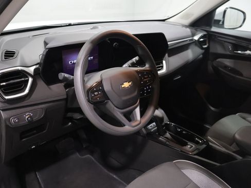 Used 2025 Chevrolet TrailBlazer LT image 16