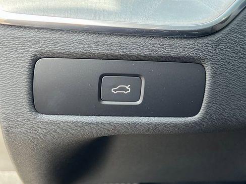 New 2025 Volvo XC60 B5 Plus w/ Protection Package Premier image 25
