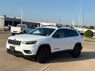 Used 2023 Jeep Cherokee Altitude Lux AWD/4WD video 1