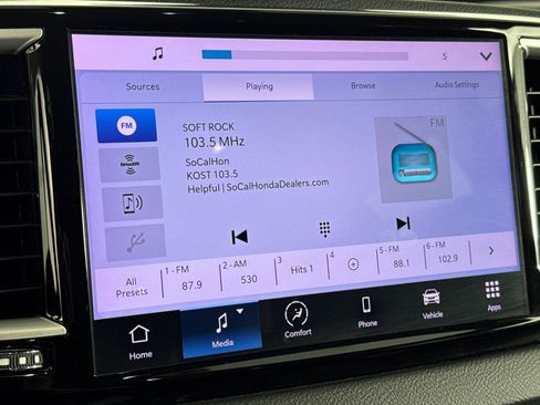 Used 2023 Chrysler Pacifica Touring-L FWD image 16
