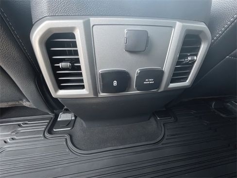 Used 2022 Ford F250 Lariat w/ Chrome Package image 20