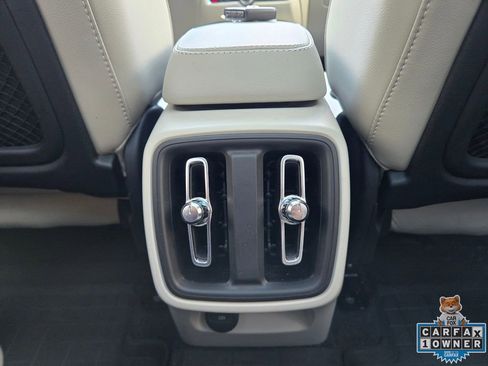 Used 2019 Volvo XC40 T4 Momentum image 49