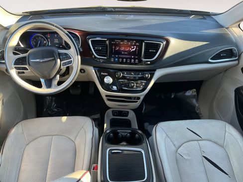 Used 2020 Chrysler Pacifica Limited image 10
