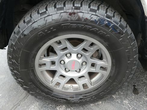 Used 2018 Toyota 4Runner TRD Off-Road Premium w/ TRD Performance Package AWD/4WD image 10