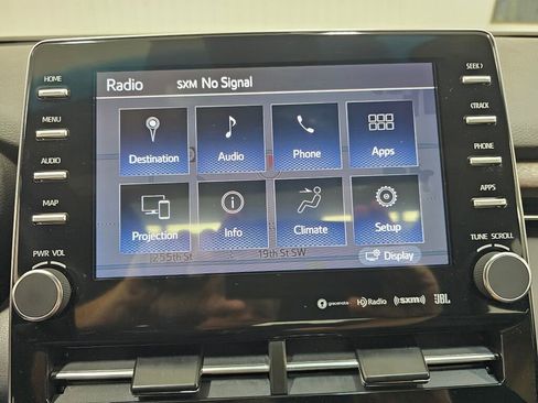 Used 2022 Toyota Avalon Limited image 13