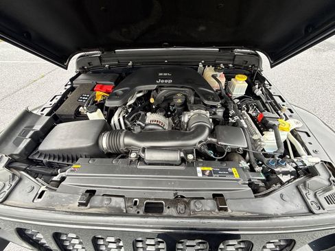 Used 2021 Jeep Gladiator Sport AWD/4WD image 27