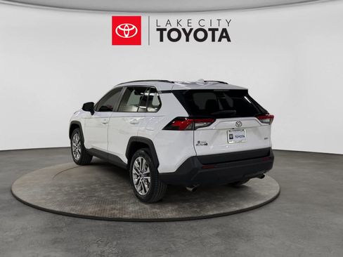 Used 2020 Toyota RAV4 XLE Premium FWD image 5