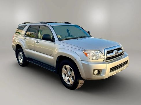 Used 2008 Toyota 4Runner SR5 w/ SR5 Extra Value Pkg 1 RWD image 4