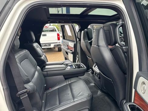Used 2023 Lincoln Navigator Reserve AWD/4WD image 54