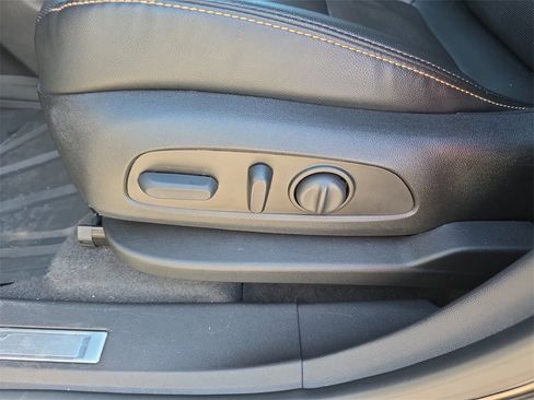 Used 2023 Chevrolet Equinox Premier image 13