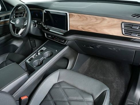 Certified 2025 Volkswagen Atlas SE image 14