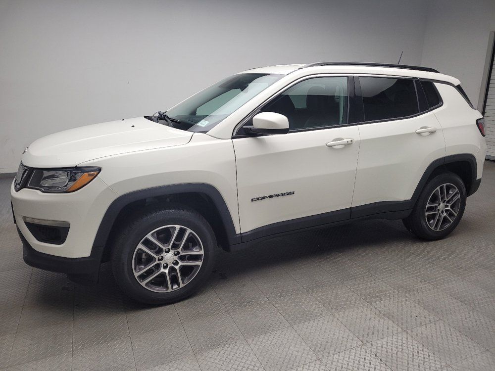 Used 2017 Jeep Compass Latitude w/ Popular Equipment Group AWD/4WD image 2