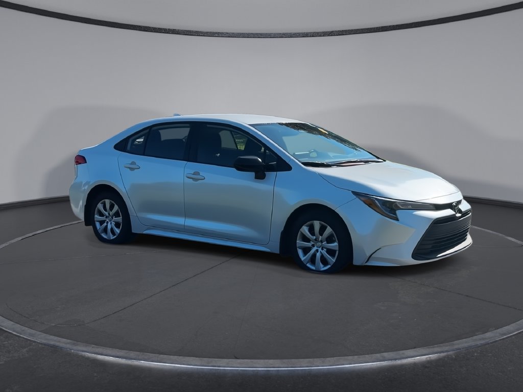Used 2025 Toyota Corolla LE FWD image 2