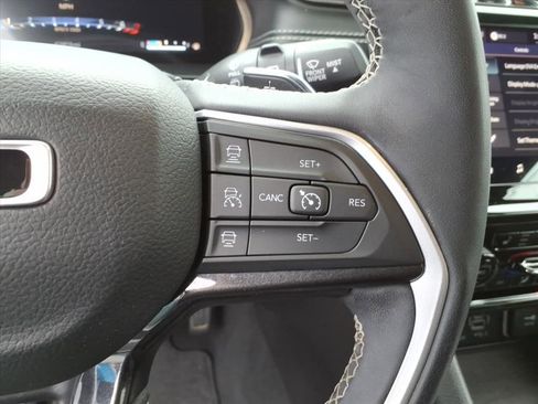 Used 2023 Jeep Grand Cherokee Altitude image 20