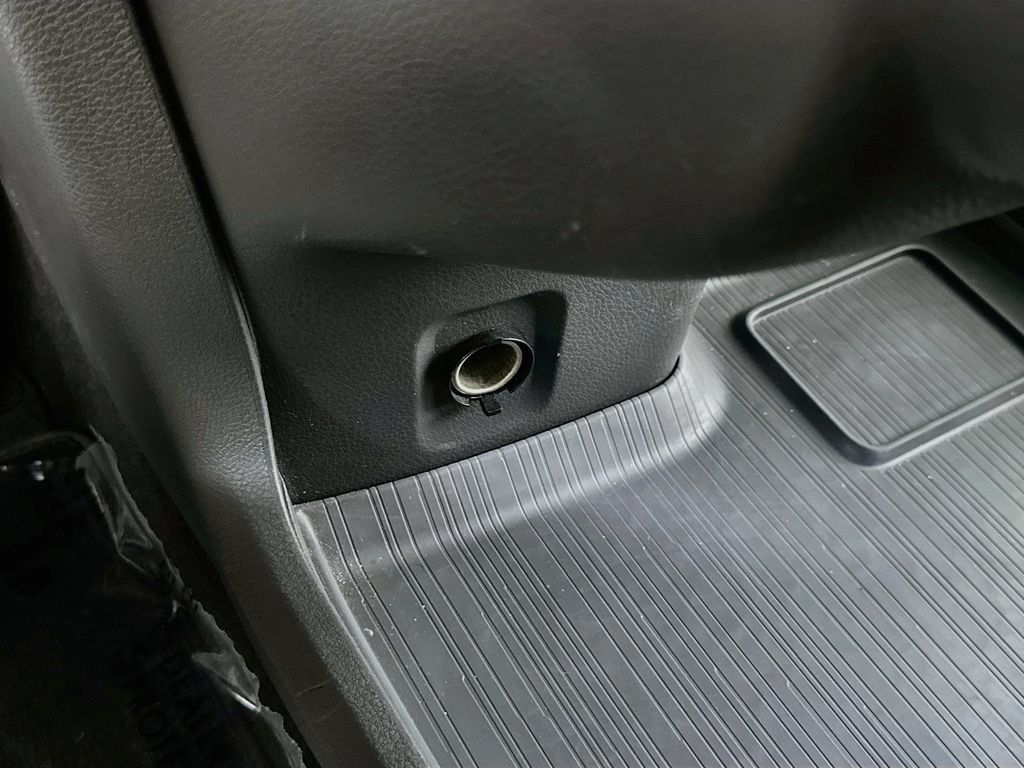 Used 2024 Toyota Sienna LE FWD image 34
