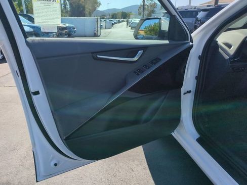 Certified 2025 Kia Niro EX FWD image 12