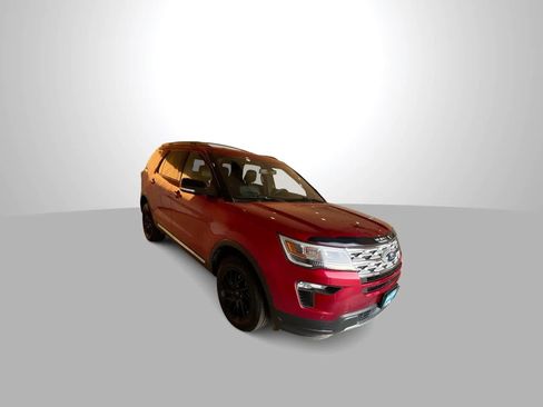 Used 2018 Ford Explorer XLT w/ Equipment Group 202A AWD/4WD image 2