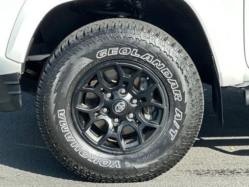 Certified 2019 Toyota Tacoma SR5 image 27