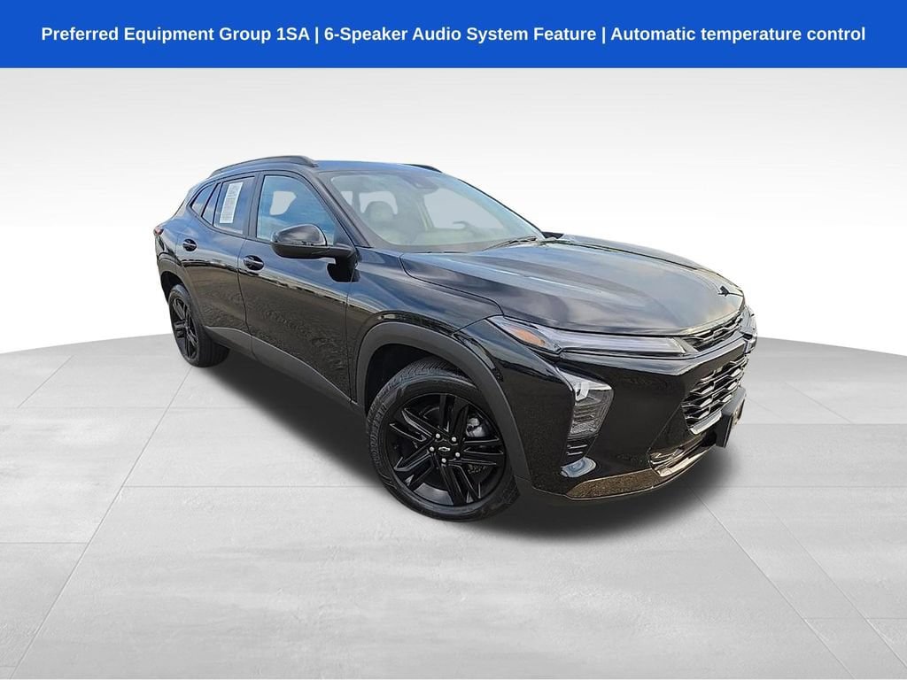 Used 2025 Chevrolet Trax ACTIV FWD image 1