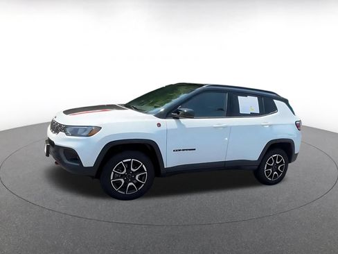 Used 2025 Jeep Compass Trailhawk AWD/4WD image 4
