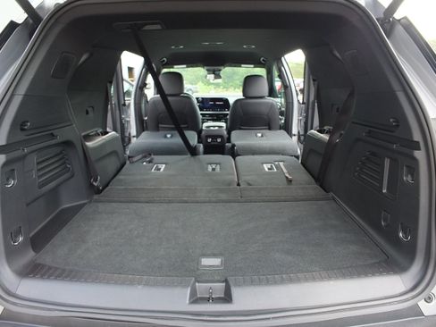 Used 2026 Chevrolet Traverse LT FWD image 16