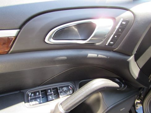 Used 2012 Porsche Cayenne Turbo AWD/4WD image 21