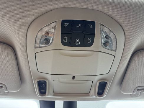 Used 2020 Chrysler Pacifica Limited w/ Advanced Safetytec Group FWD image 22
