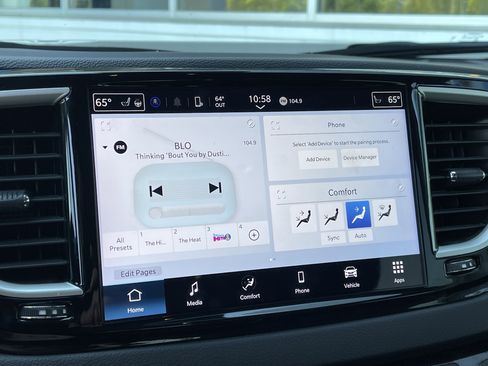 Used 2024 Chrysler Pacifica Touring-L image 25