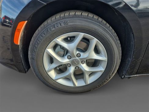 Used 2020 Chrysler Pacifica Limited image 14