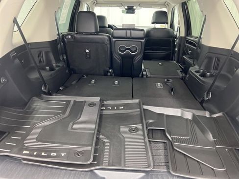 Used 2024 Honda Pilot Touring image 9