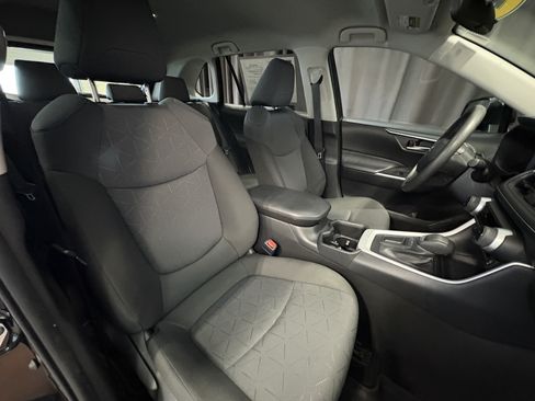 Used 2025 Toyota RAV4 XLE FWD image 38