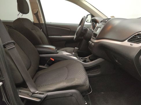 Used 2019 Dodge Journey SE image 21