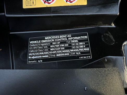 Used 2021 Mercedes-Benz Sprinter 2500 image 34