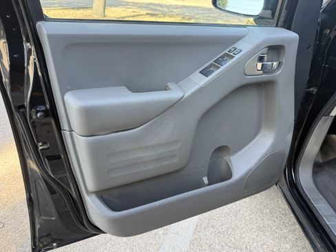 Used 2020 Nissan Frontier SV w/ SV Utility Package AWD/4WD image 16