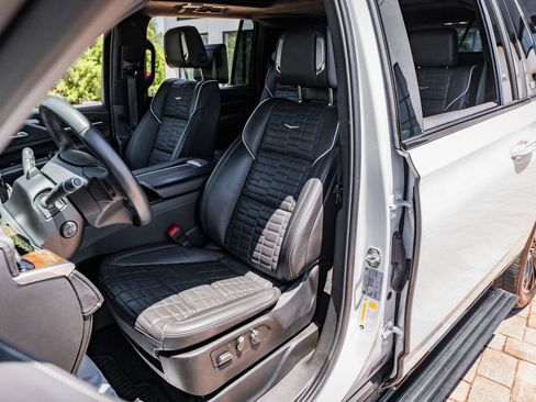 Used 2024 Cadillac Escalade ESV Sport Platinum w/ LPO, ONYX Package AWD/4WD image 20
