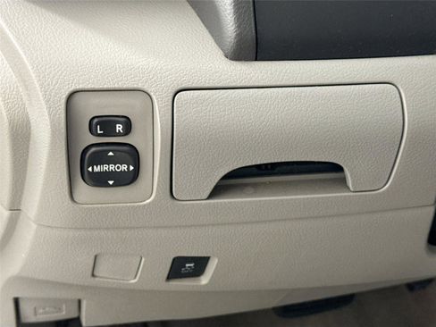 Used 2011 Toyota Camry image 13