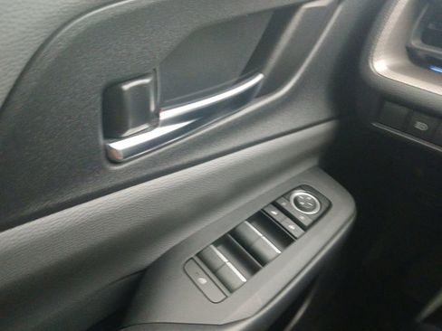 Used 2024 Toyota Prius XLE FWD image 8