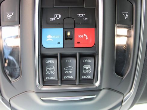 New 2025 Jeep Grand Cherokee Limited w/ Luxury Tech Group II image 23