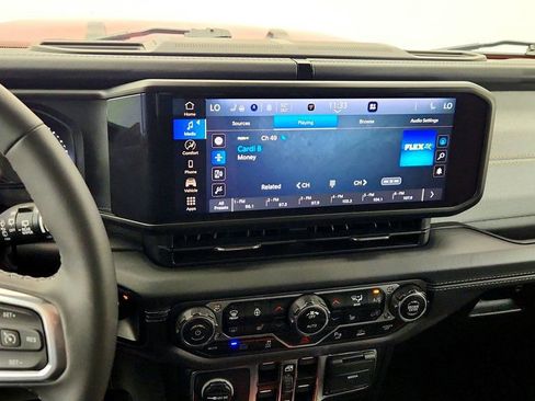 Used 2025 Jeep Wrangler Unlimited Sahara w/ Safety Group AWD/4WD image 16