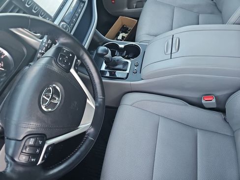 Used 2017 Toyota Highlander Limited Platinum image 14