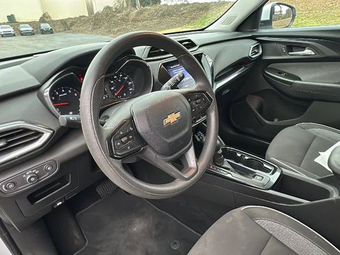 Used 2023 Chevrolet TrailBlazer LT w/ Convenience Package image 11