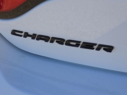 Used 2019 Dodge Charger SXT image 18