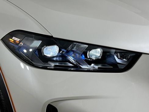 New 2026 BMW X5 xDrive50e w/ Premium Package AWD/4WD image 9