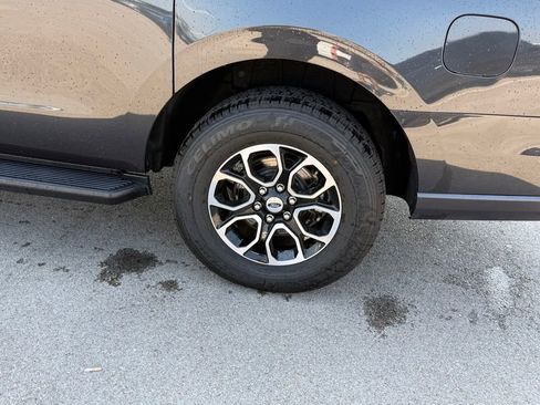Used 2024 Ford Expedition Max XLT image 25