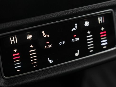 Certified 2024 Audi Q8 e-tron Premium Plus image 27