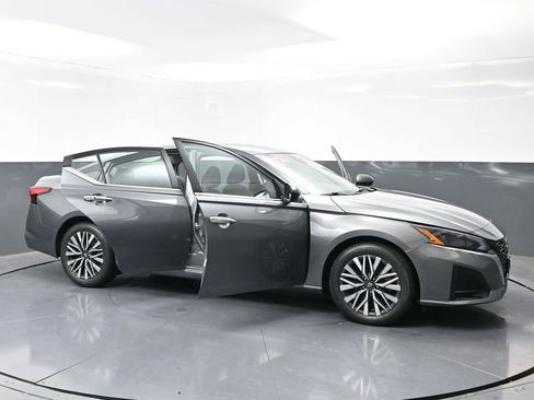 Used 2024 Nissan Altima 2.5 SV image 56