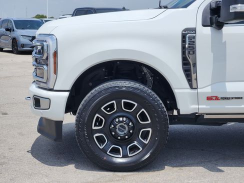 Used 2024 Ford F250 Platinum AWD/4WD image 9