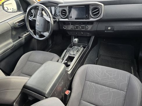 Used 2016 Toyota Tacoma TRD Sport w/ Towing Package image 16