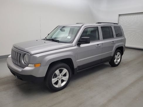 Used 2016 Jeep Patriot Latitude FWD image 2
